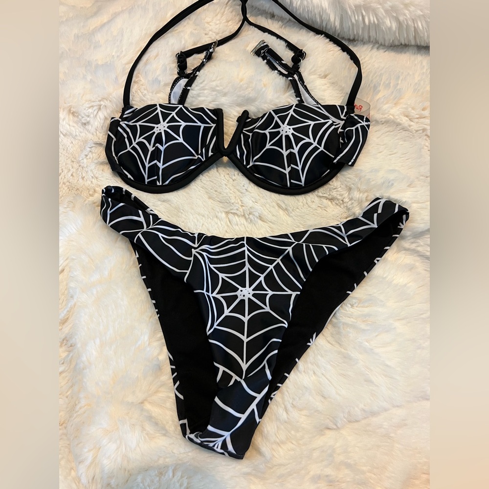 Cute little bathing suit. Bought but never wore